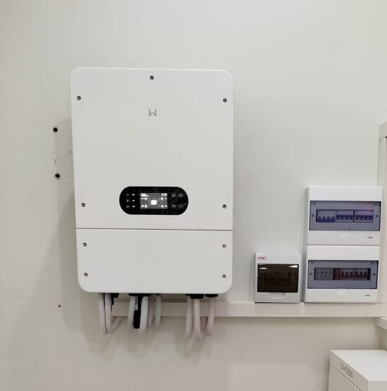GoodWe12kW Hybrid Inverter 3 Phase LV IP66 (5Y) - Image 2